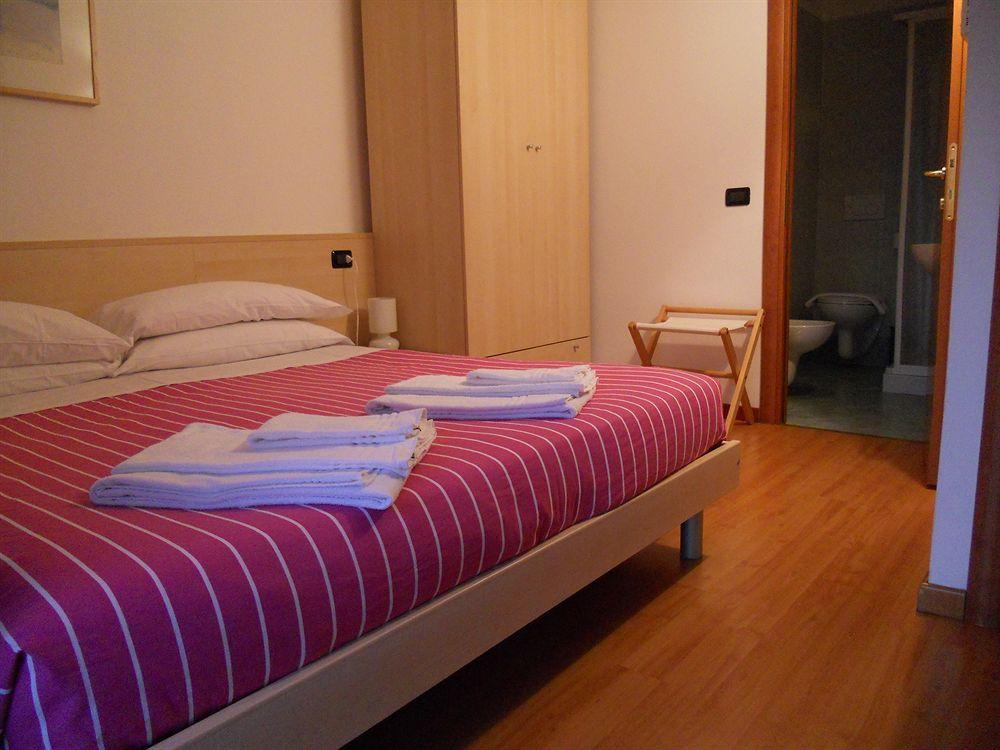 Hotel Vista Lago Brunate Extérieur photo