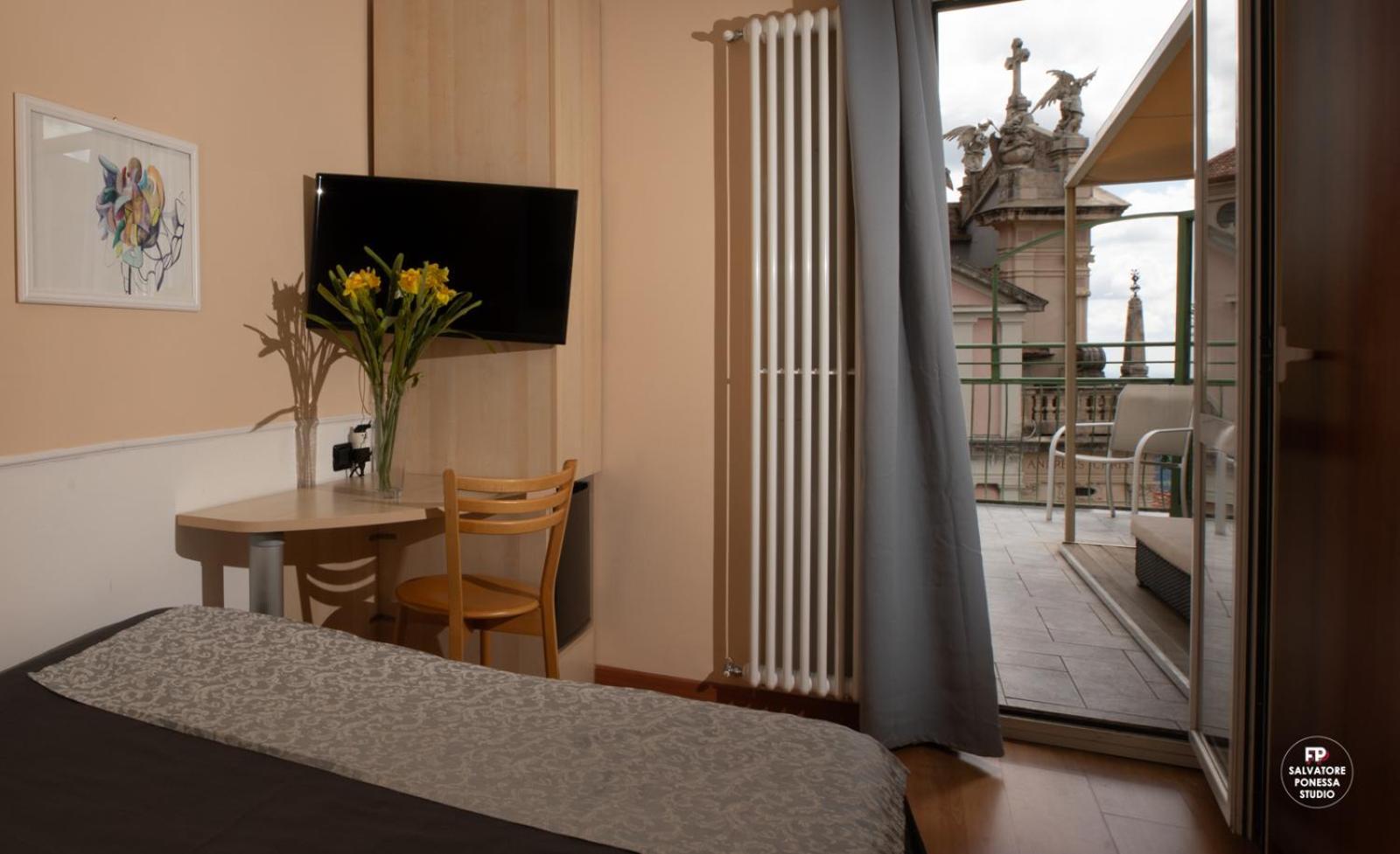 Hotel Vista Lago Brunate Extérieur photo