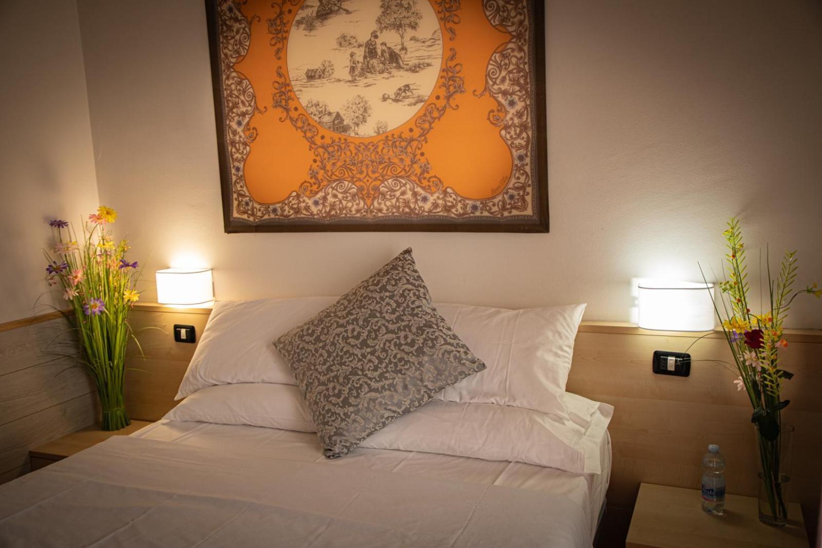 Hotel Vista Lago Brunate Extérieur photo