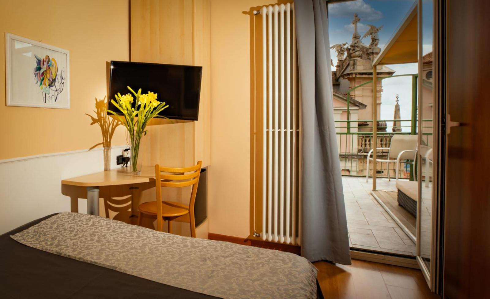 Hotel Vista Lago Brunate Extérieur photo