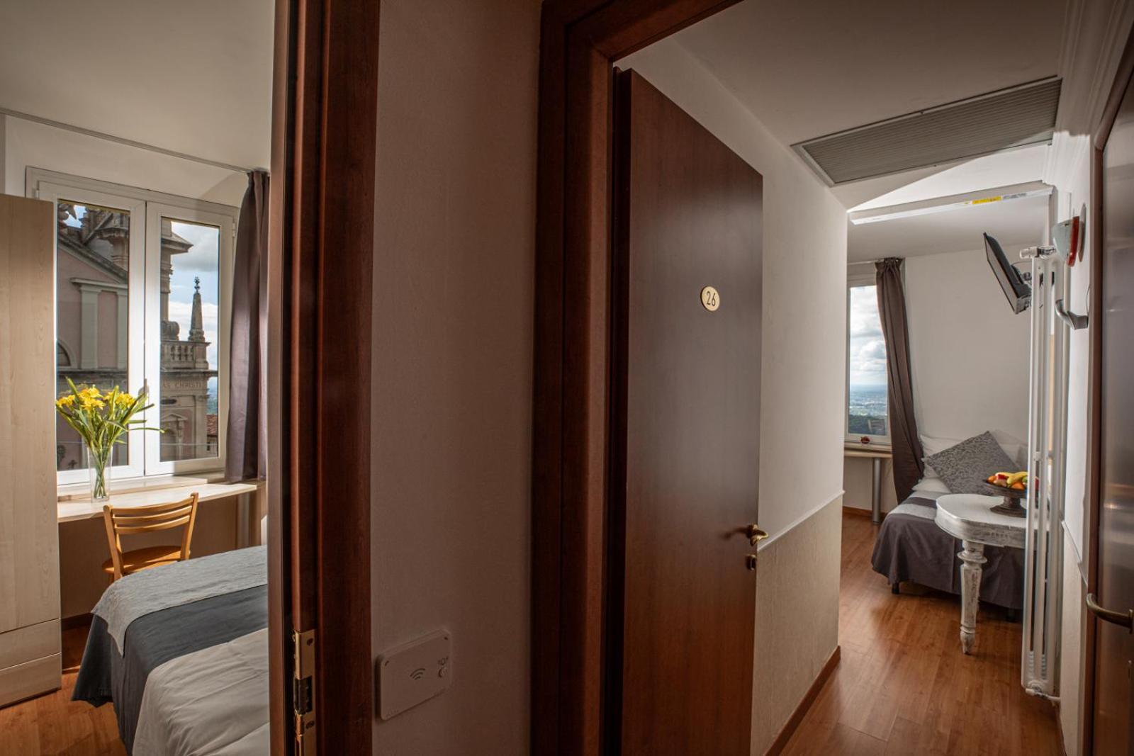 Hotel Vista Lago Brunate Extérieur photo